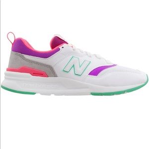 Women’s new balance sneakers
